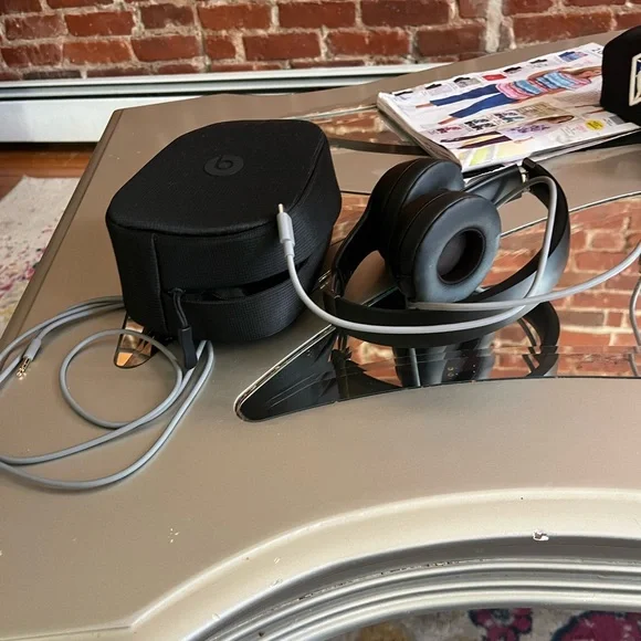 Black Wireless Beats Solo 4